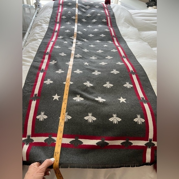 Peter Glenn Ski & Sports Scarf | BORDER POM FOX TRIM | Bumble Bees. - Picture 6 of 7